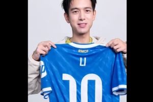 皇家又来了位新10号？演员李现获赠皇马新赛季10号球衣