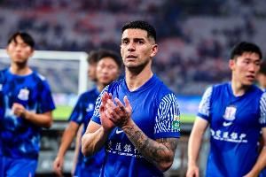 记者：申花8月开始锋线只由路易斯打入一粒点球，无运动战进球