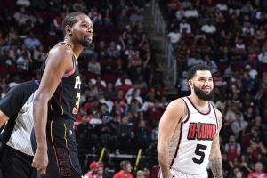 帕金斯：杜兰特与优秀控卫搭档时表现更好 在太阳时就没这种帮手