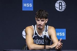 略显稚嫩！萨拉夫半场10分钟5犯 3中1仅拿2分3助