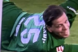 笑不出来..什琴斯尼：丢球后没笑 希望没人看见我从门里捡了4次球