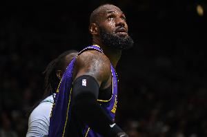 杨毅：猜老詹拍广告的都是詹黑 最活该的是他的死忠 真怕他退役了