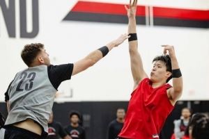 队记：杨瀚森现在不如克林根 再不行就用塞布尔交易来替补中锋