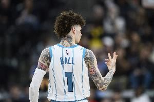 防守卖力！三球半场9中5拿下13分6助1帽 正负值+20暂为全场最高