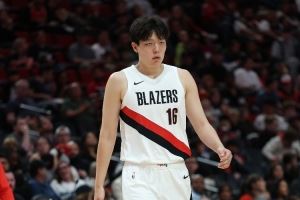 媒体人：杨瀚森起点不算特别高 但三场季前赛每场都有明显的进步