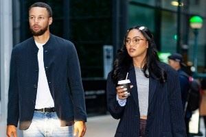 NBA球星夫妇穿搭：库里、詹姆斯夫妇居家低调 科比瓦妮莎郎才女貌