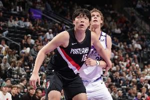 杨瀚森：季前赛和联盟里的中锋对位了 感受到了与夏季联赛的区别