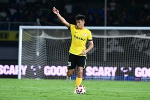 还能留中超吗？36岁老将张呈栋与西海岸合同年底到期，被禁赛+3停