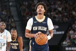 锡安：普尔有一个艾弗森的文身并会看录像学习 他是个斗士！