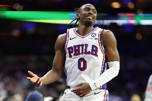 效率极高！马克西上半场砍下22分 第二节单节10中7砍下19分