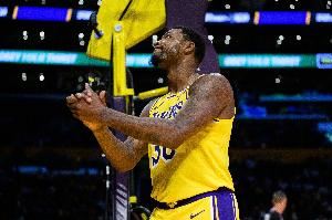 该被吹一级恶意吗？斯玛特：绝对不同意揭幕战的裁判的恶犯吹罚！