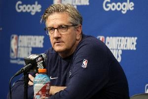 芬奇：兰德尔总能创造好的投篮机会 里德干的是脏活累活