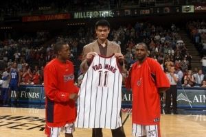 杨毅:火箭给姚明退役球衣是因为大姚倾其所有 休斯敦市民都爱他